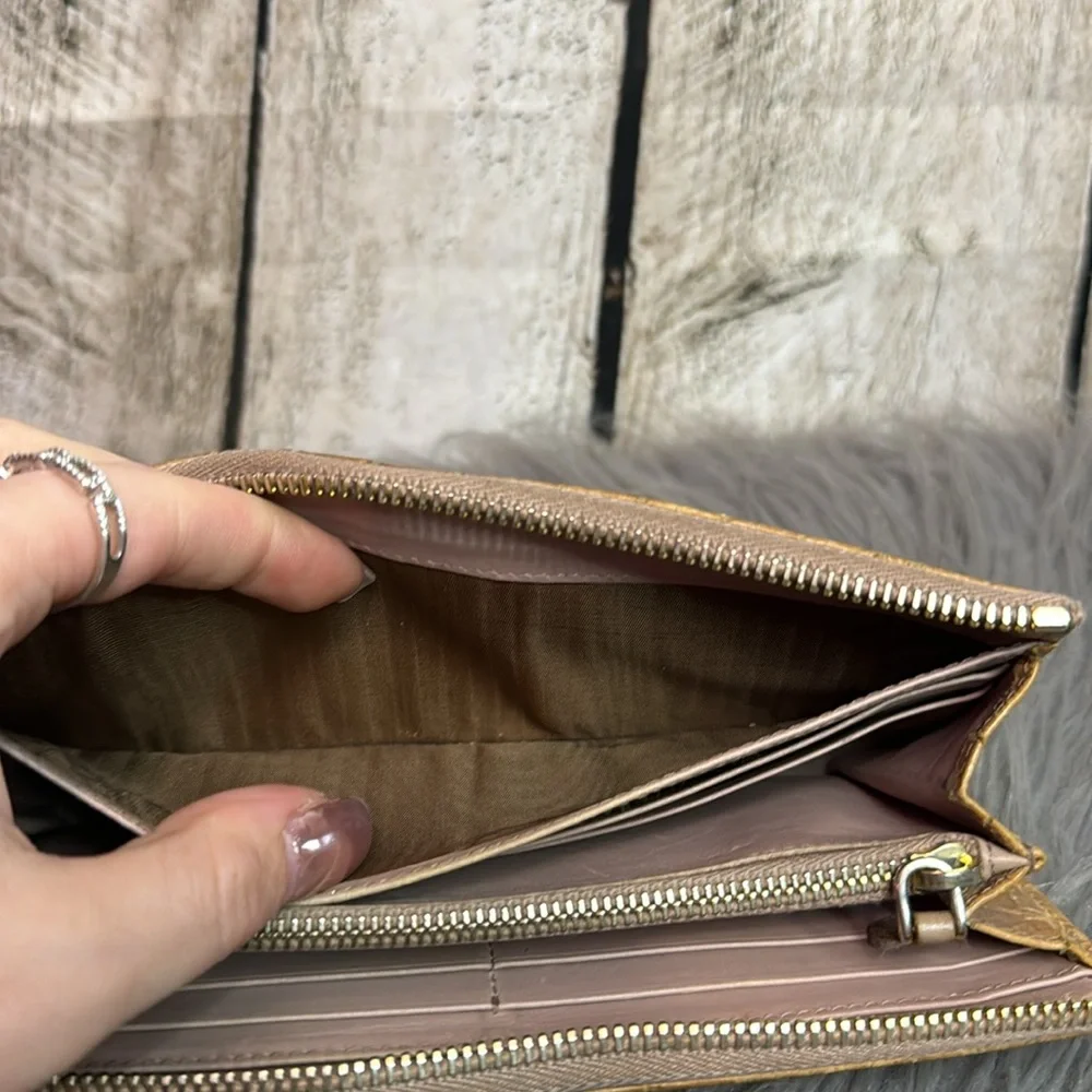 MIU MIU - 3/4 Zip Wallet - Picture 7 of 12